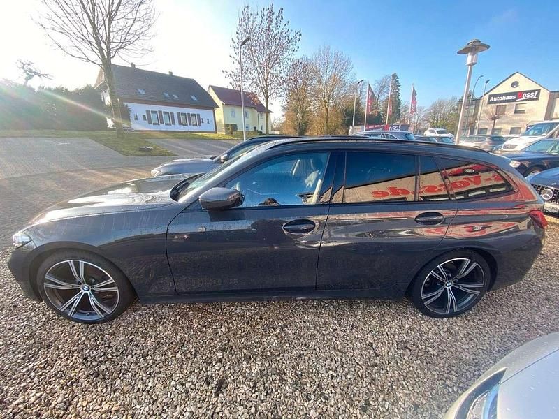 Gebraucht BMW 320e 190 PS (139 kW) 2023 Dravitgrau Kombi