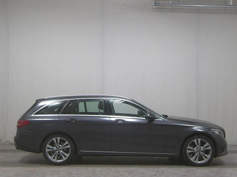 Grau Gebraucht 2021 Mercedes C200 Avantgarde Limousine | 22.480 € (Superpreis) - Bild 1/4