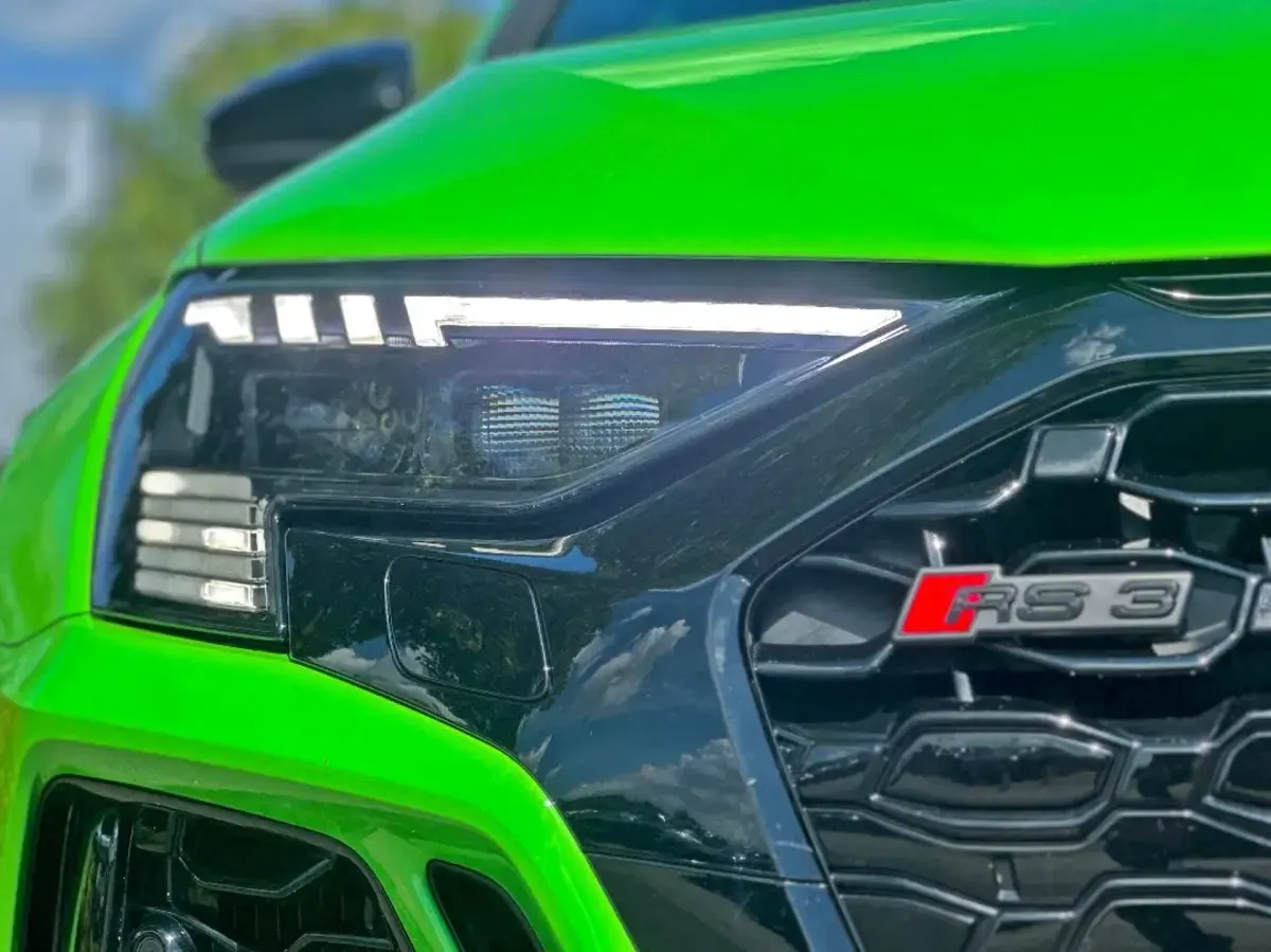 Gebraucht Audi RS3 Sportback Ambiente 400 PS (294 kW) 2022 Kyalamigrün Kleinwagen