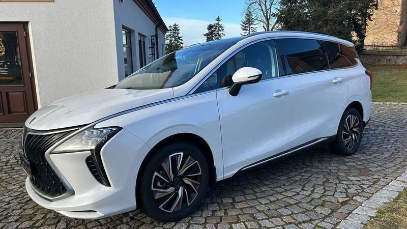 Weiß metallic Gebraucht 2024 DFSK Forthing 4 Van / Kleinbus | 28.490 € (Fairer Preis) - Bild 1/4