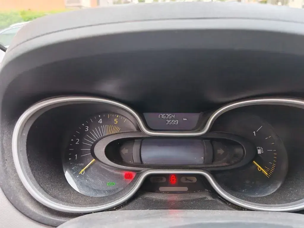 Gebraucht Renault Trafic Basis 120 PS (88 kW) 2016 Weiß Van / Kleinbus
