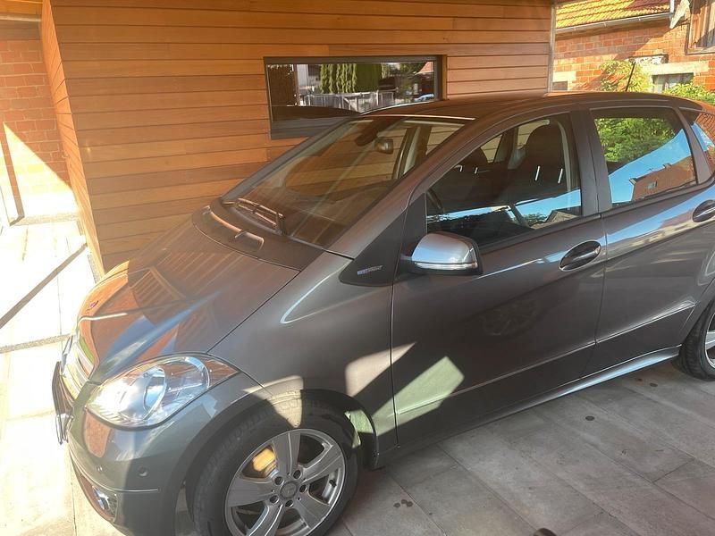 Beige Gebraucht 2010 Mercedes A160 Avantgarde Kleinwagen | 2.990 € (Guter Preis) - Bild 1/4