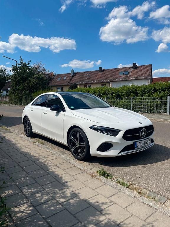 Gebraucht Mercedes A220 190 PS (139 kW) 2024 Weiß Limousine