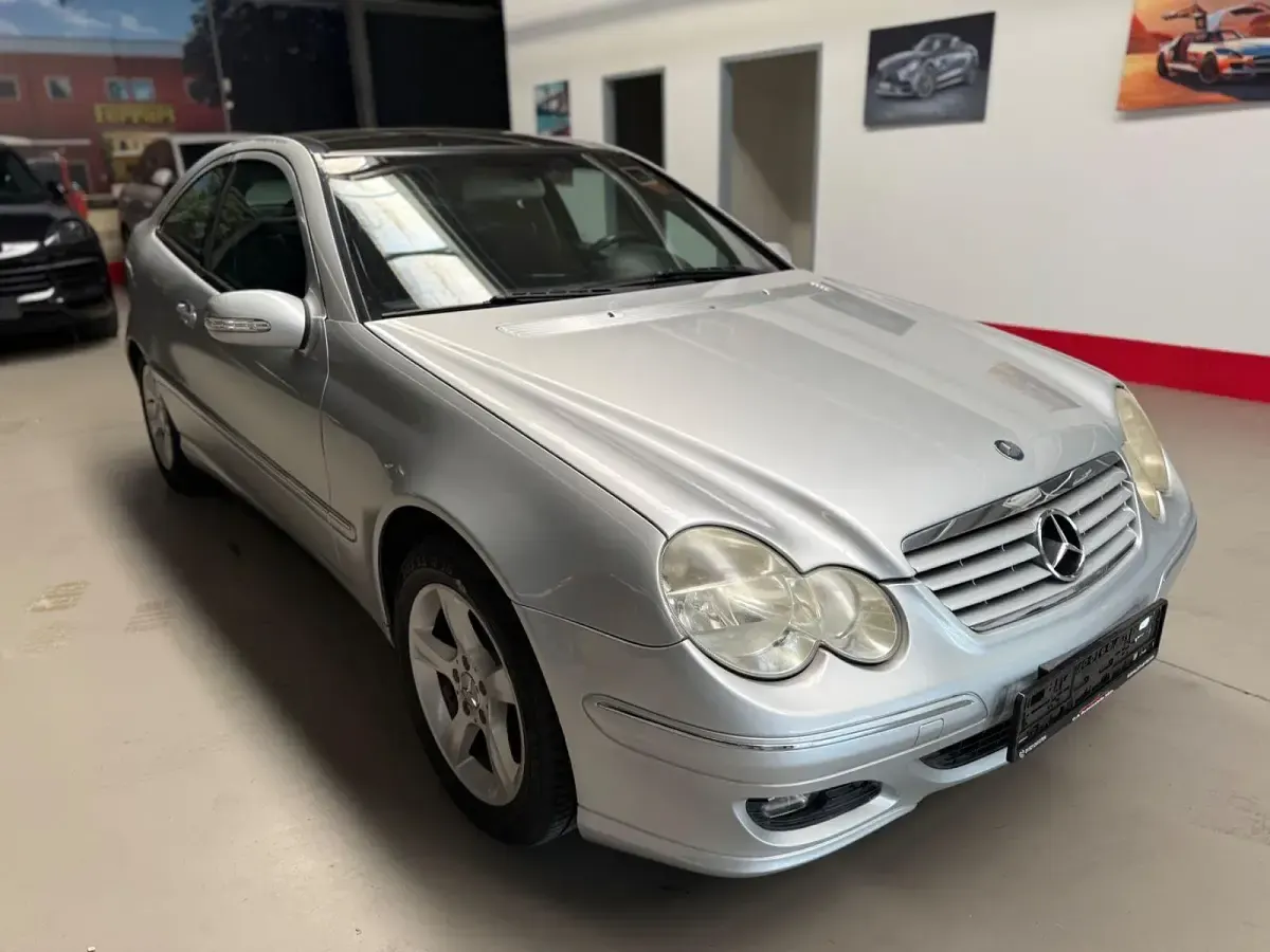 Gebraucht Mercedes C180 143 PS (105 kW) 2004 Silber Coupé