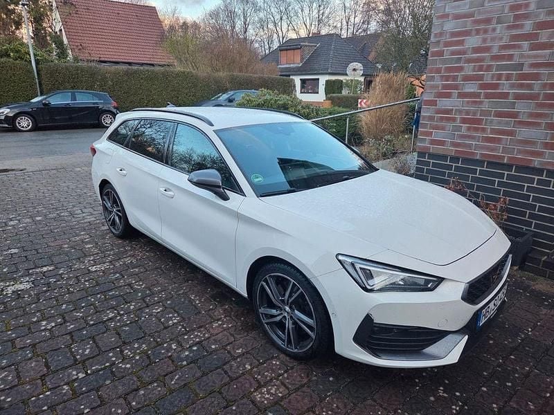 Weiß Gebraucht 2021 Cupra Leon VZ Limousine | 23.890 € (Fairer Preis) - Bild 1/4