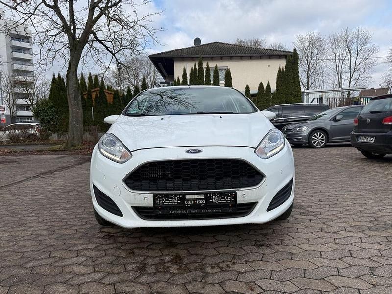 Gebraucht Ford Fiesta Titanium 101 PS (74 kW) 2017 Weiß Limousine