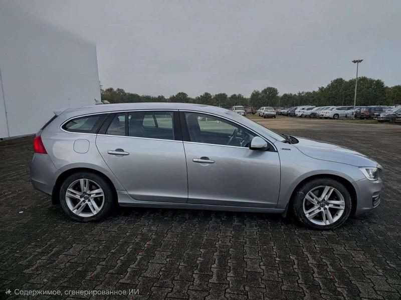 Gebraucht Volvo V60 Momentum 220 PS (161 kW) 2015 Silber Kombi