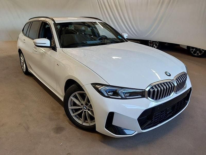 Weiß Gebraucht 2025 BMW 320 M Sport Kombi | 38.499 € (Guter Preis) - Bild 1/4