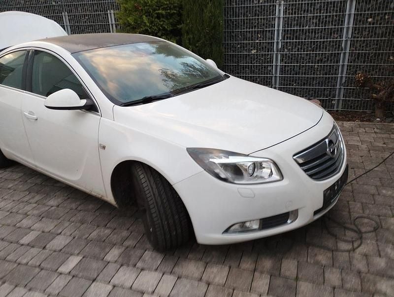 Weiß Gebraucht 2010 Opel Insignia Sport Limousine | 3.900 € (Superpreis) - Bild 1/4