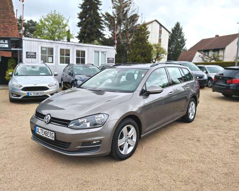 Limestone grey metallic Gebraucht 2015 VW Golf VII Comfortline Kombi | 7.190 € (Superpreis) - Bild 1/4