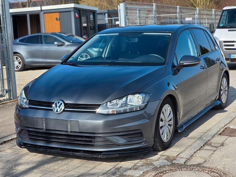 Gebraucht VW Golf VII Trendline 110 PS (80 kW) 2017 Grau Limousine