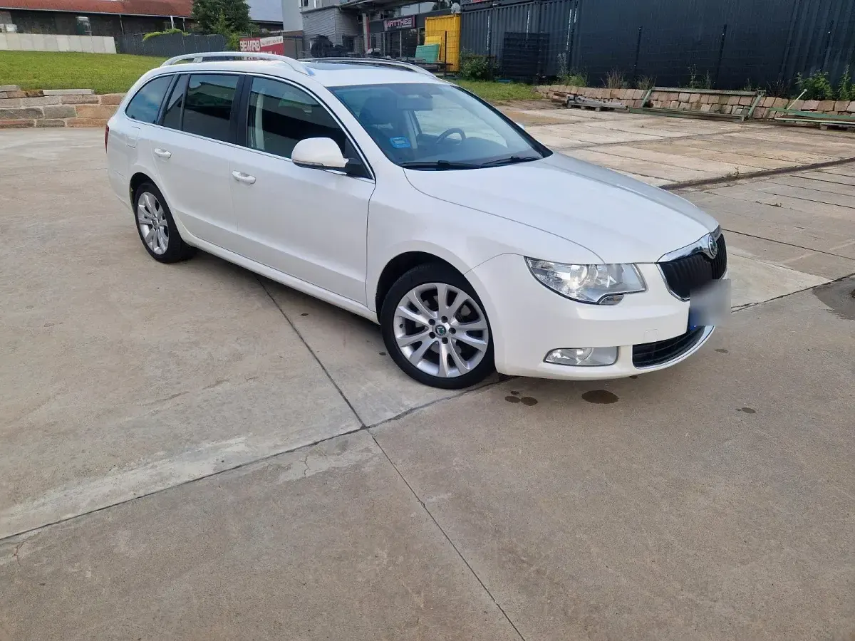 Gebraucht Skoda Superb 140 PS (102 kW) 2013 Weiß Kombi