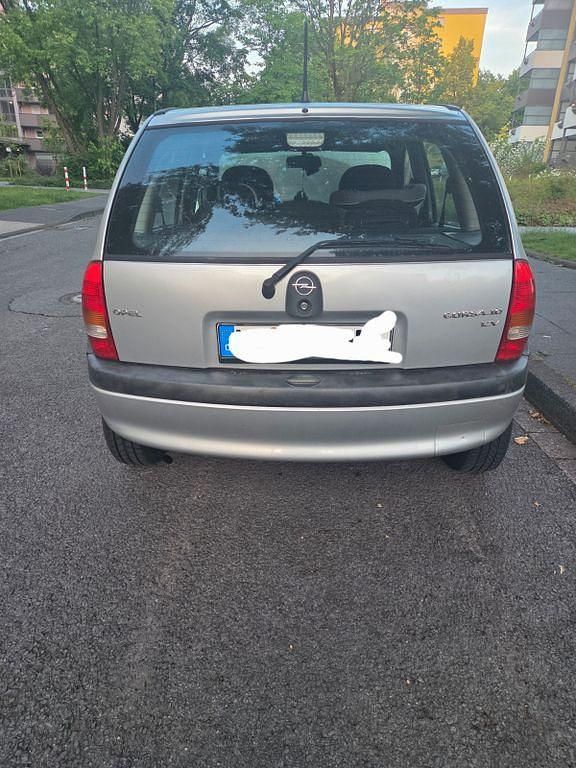 Grau Gebraucht 2000 Opel Corsa Comfort Limousine | 600 € (Guter Preis) - Bild 1/4