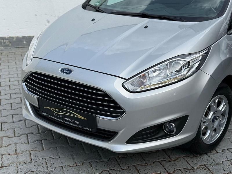Gebraucht Ford Fiesta Titanium 95 PS (69 kW) 2015 Silber Kleinwagen