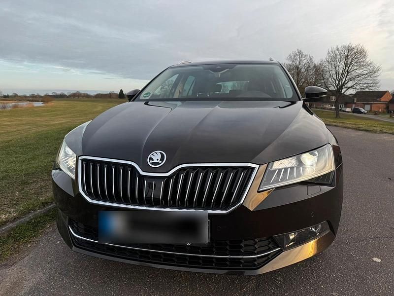 Gebraucht Skoda Superb Style 220 PS (161 kW) 2018 Braun Kombi