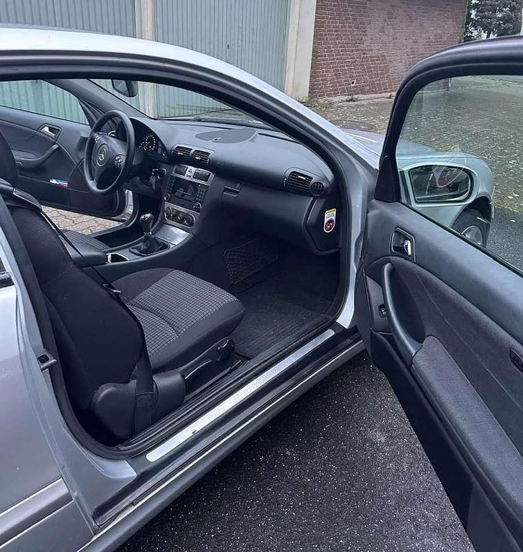 Gebraucht Mercedes C160 122 PS (89 kW) 2005 Silber Coupé