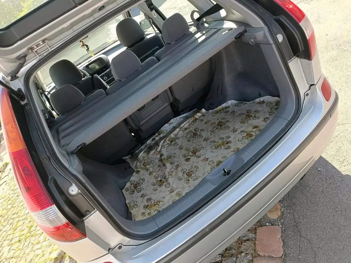 Gebraucht Nissan Almera Tino 98 PS (72 kW) 2003 Silber Van / Kleinbus