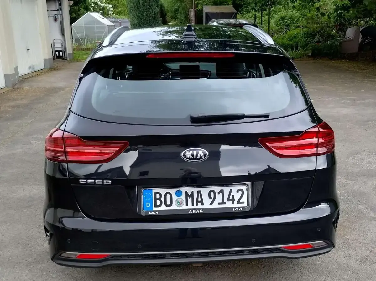 Gebraucht Kia Ceed Spirit 140 PS (102 kW) 2019 Schwarz Kleinwagen
