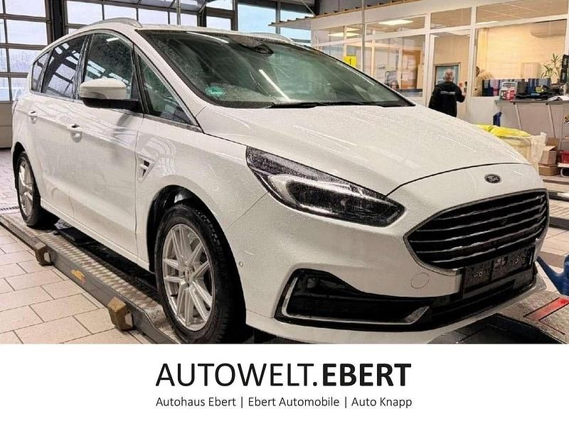 Gebraucht Ford S-MAX Titanium 190 PS (139 kW) 2022 Weiß Van / Kleinbus