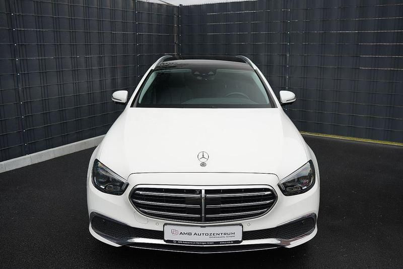 Gebraucht Mercedes E300 Exclusive 306 PS (225 kW) 2021 Weiß Limousine