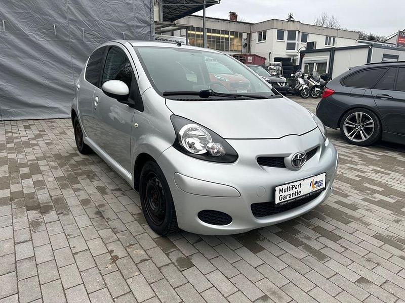 Gebraucht Toyota Aygo Edition 68 PS (50 kW) 2011 Silber Kleinwagen