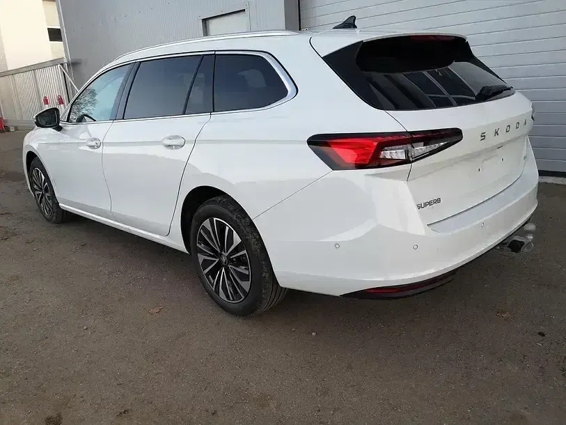 Neu Skoda Superb Selection 360 PS (264 kW) 2025 Purewhite Kombi