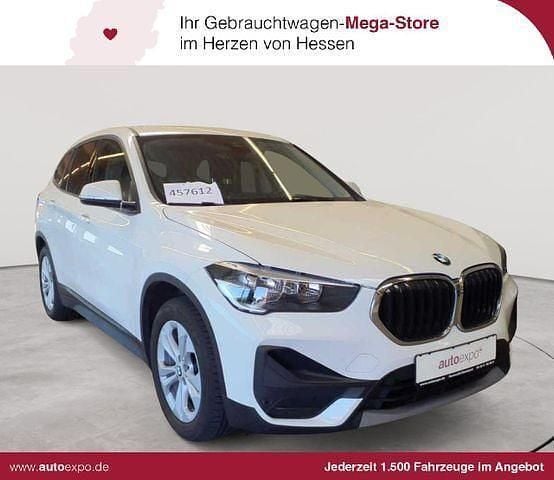 Alpinweiß Gebraucht 2020 BMW X1 Advantage SUV | 22.290 € (Fairer Preis) - Bild 1/4