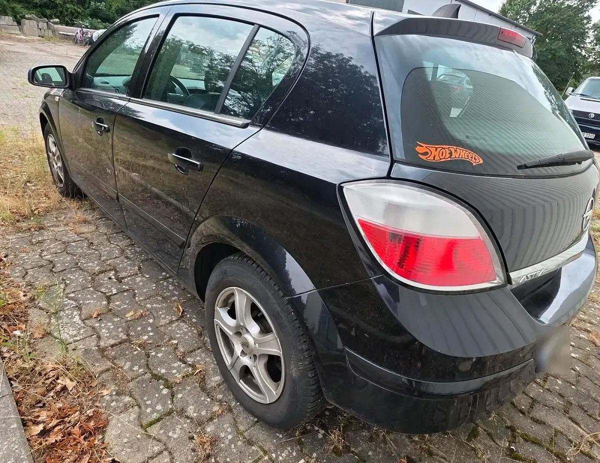 Gebraucht Opel Astra 105 PS (77 kW) 2006 Schwarz Limousine