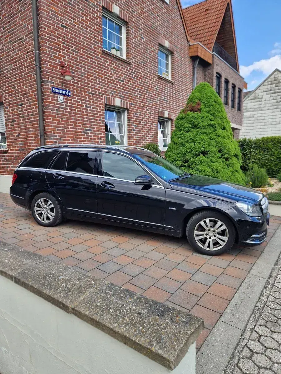 Gebraucht Mercedes C220 Avantgarde 170 PS (125 kW) 2012 Schwarz Limousine