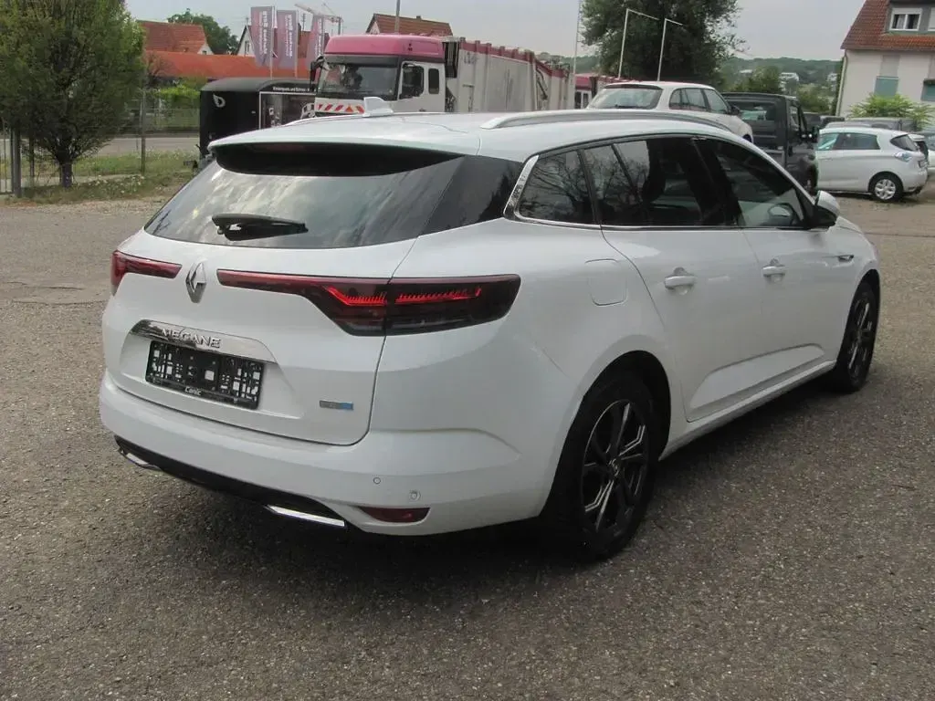 Gebraucht Renault Mégane IV 158 PS (116 kW) 2021 Weiß Limousine