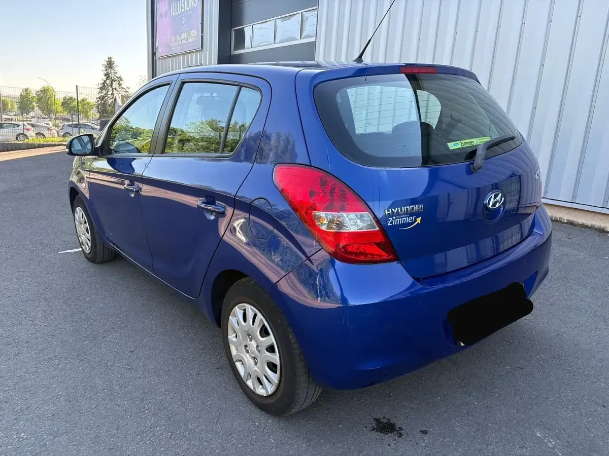 Gebraucht Hyundai i20 77 PS (56 kW) 2012 Blau Kleinwagen