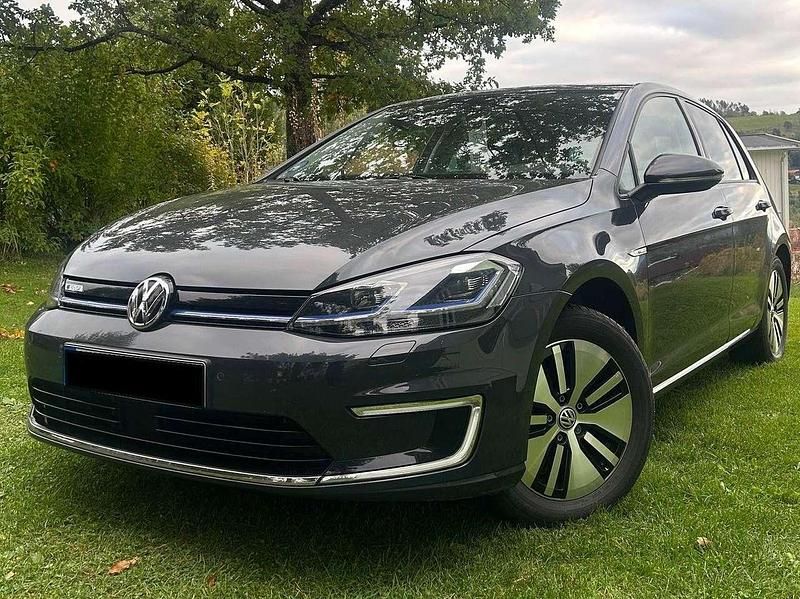 Grau Gebraucht 2018 VW e-Golf Kleinwagen | 14.890 € (Fairer Preis) - Bild 1/4