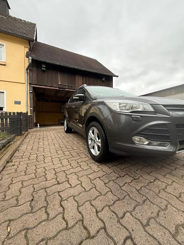 Gebraucht Ford Kuga 120 PS (88 kW) 2016 Grau SUV