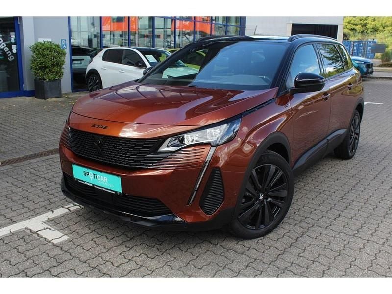 Copper) (braun Gebraucht 2022 Peugeot 5008 GT Van / Kleinbus | 30.990 € (Fairer Preis) - Bild 1/4