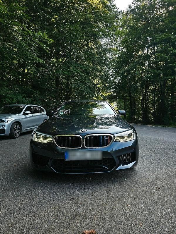 Grau Gebraucht 2018 BMW M5 Limousine | 58.499 € (Fairer Preis) - Bild 1/4