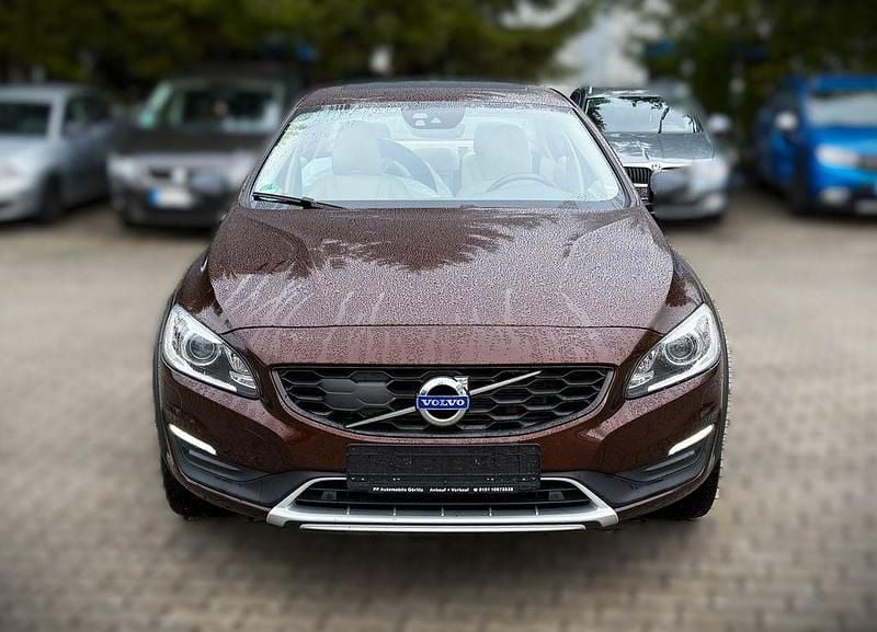 Braun Gebraucht 2016 Volvo S60 CC Summum Limousine | 14.690 € - Bild 1/4