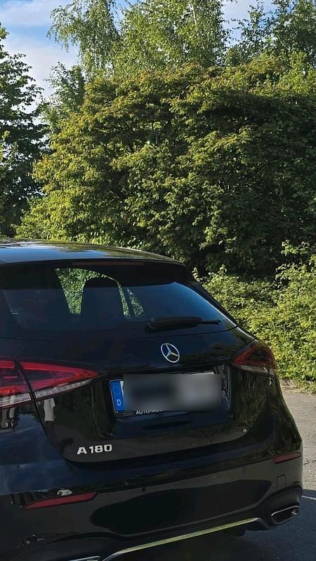 Gebraucht Mercedes A180 AMG line 136 PS (100 kW) 2020 Schwarz Kleinwagen
