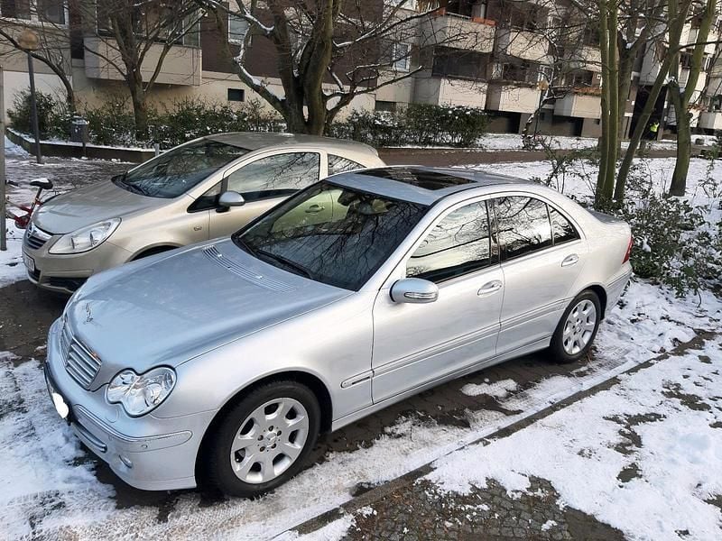 Silber Gebraucht 2006 Mercedes C180 Elegance Limousine | 7.000 € (Teuer) - Bild 1/4