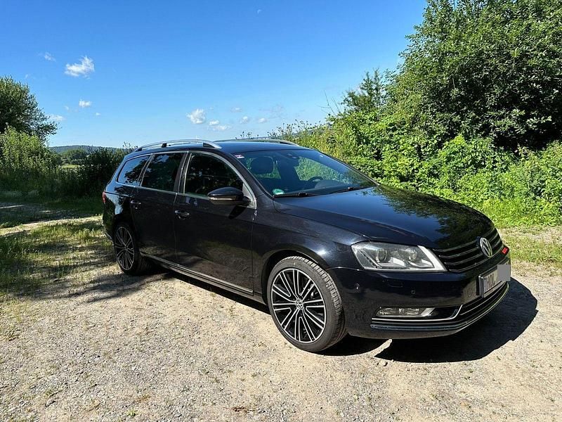 Schwarz Gebraucht 2012 VW Passat Exclusive Kombi | 13.000 € (Teuer) - Bild 1/4