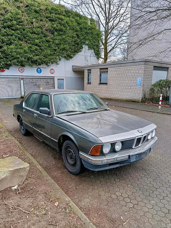 Gebraucht BMW 732 197 PS (144 kW) 1983 Grau Limousine
