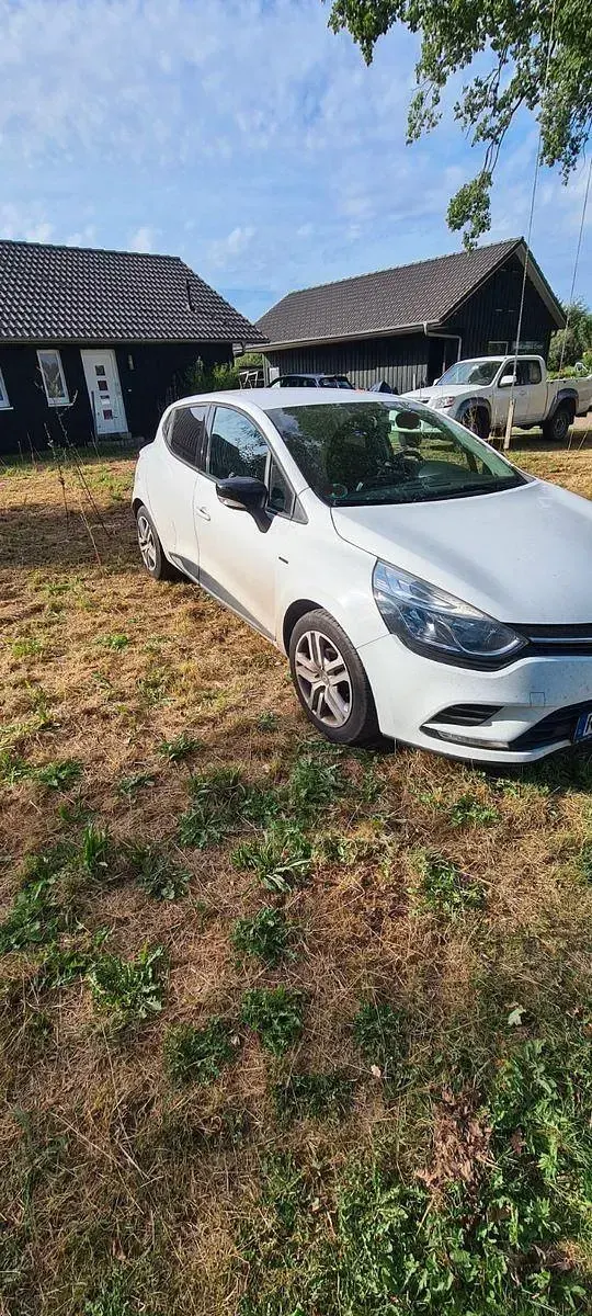 Gebraucht Renault Clio LIMITED 73 PS (53 kW) 2016 Weiß Kleinwagen