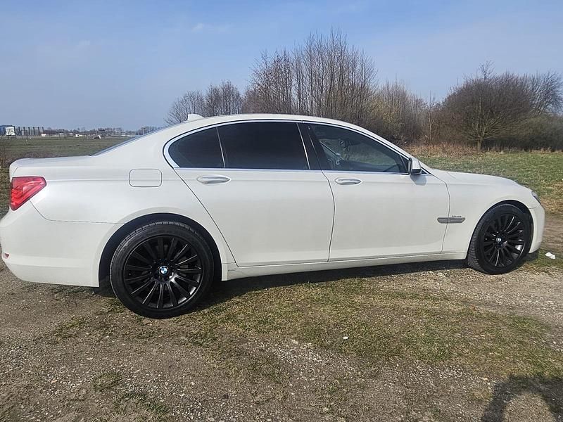 Gebraucht BMW 730 245 PS (180 kW) 2011 Weiß Limousine