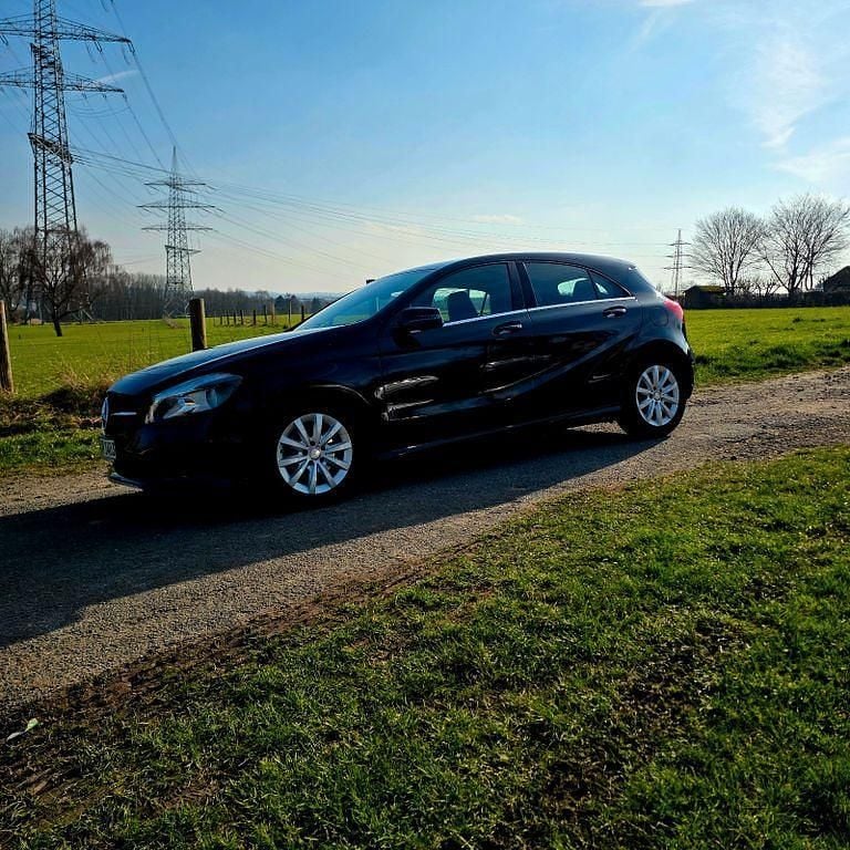 Gebraucht Mercedes A180 Style 122 PS (89 kW) 2017 Schwarz Limousine