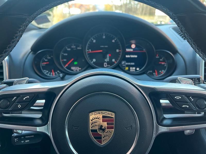 Second-hand Porsche Cayenne 262 CP (192 kW) 2015 Gri SUV
