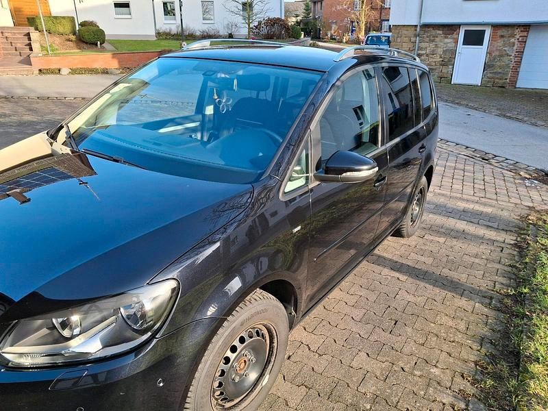 Gebraucht VW Touran Cup 105 PS (77 kW) 2015 Schwarz Van / Kleinbus