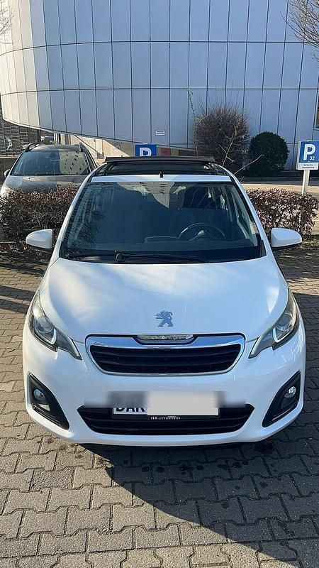 Weiß Gebraucht 2015 Peugeot 108 Kleinwagen | 5.950 € (Fairer Preis) - Bild 1/4