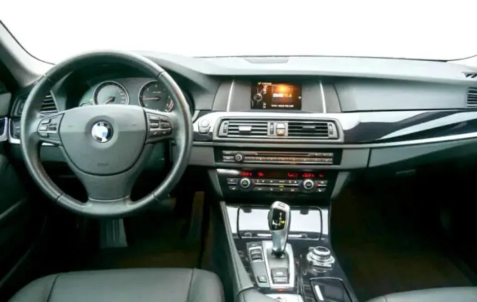 Gebraucht BMW 518 150 PS (110 kW) 2016 Blau Kombi