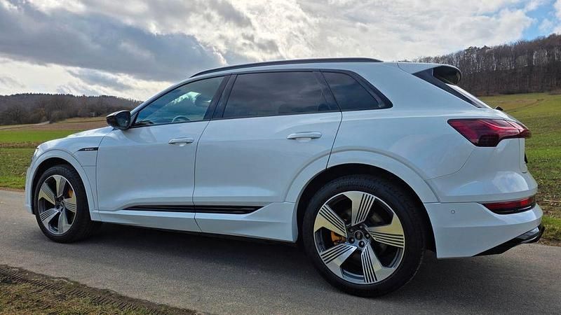 Gebraucht Audi e-tron S-Line 230 kW (313 PS) 2022 Weiß SUV