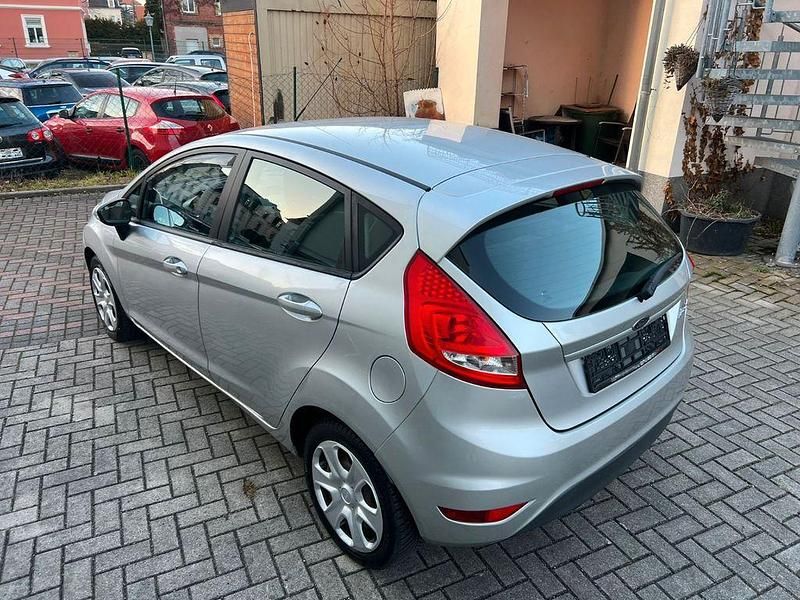 Gebraucht Ford Fiesta 82 PS (60 kW) 2009 Silber Kleinwagen