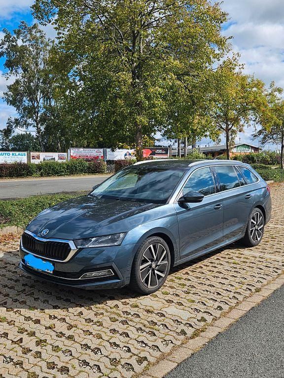 Grau Gebraucht 2020 Skoda Octavia Style Kombi | 22.900 € (Fairer Preis) - Bild 1/4